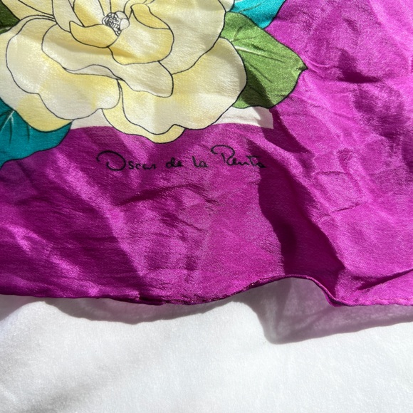Stunning Oscar de La Renta Vintage Silk Scarf - Picture 4 of 10